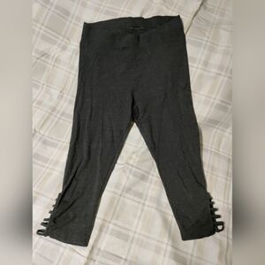 Old Navy Cropped Leggings w/ Lattice Detailing, Size Large